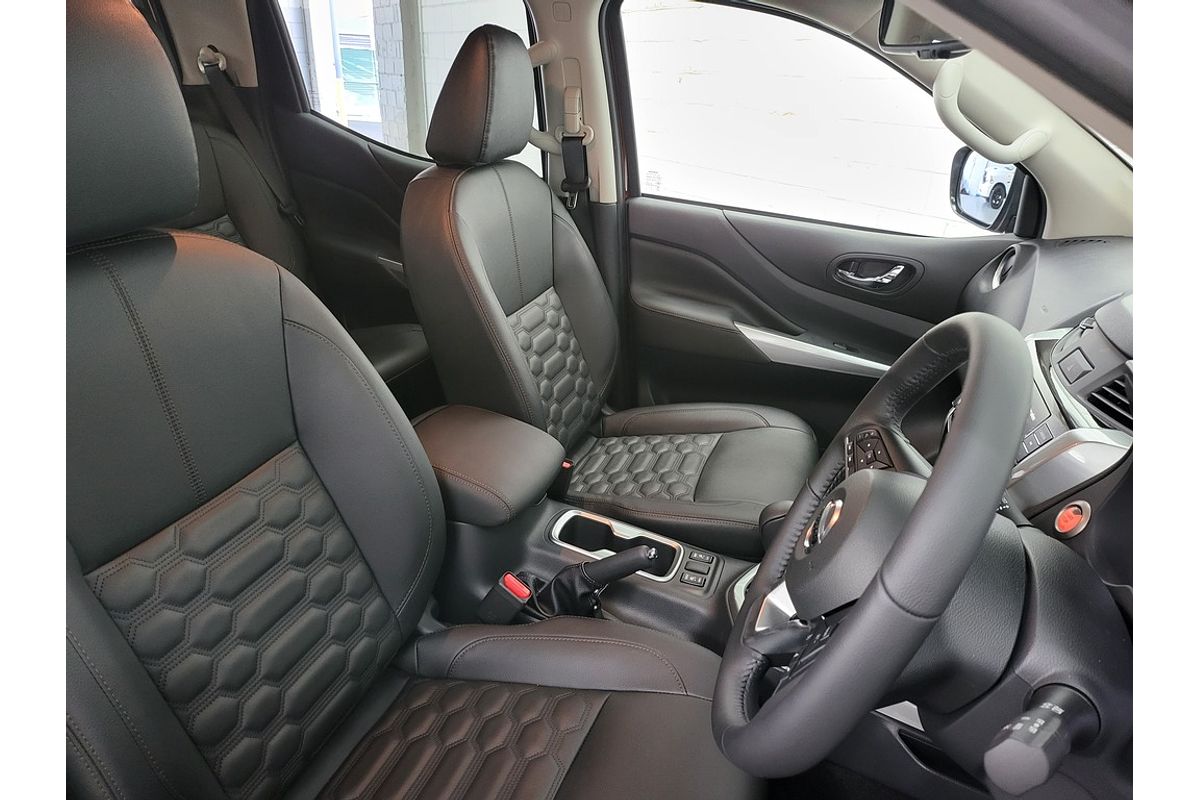 Nissan NAVARA 4X4 2.3 DSL AUTO DC ST-X LS