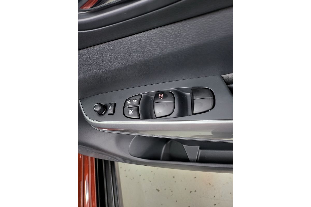 Nissan NAVARA 4X4 2.3 DSL AUTO DC ST-X LS