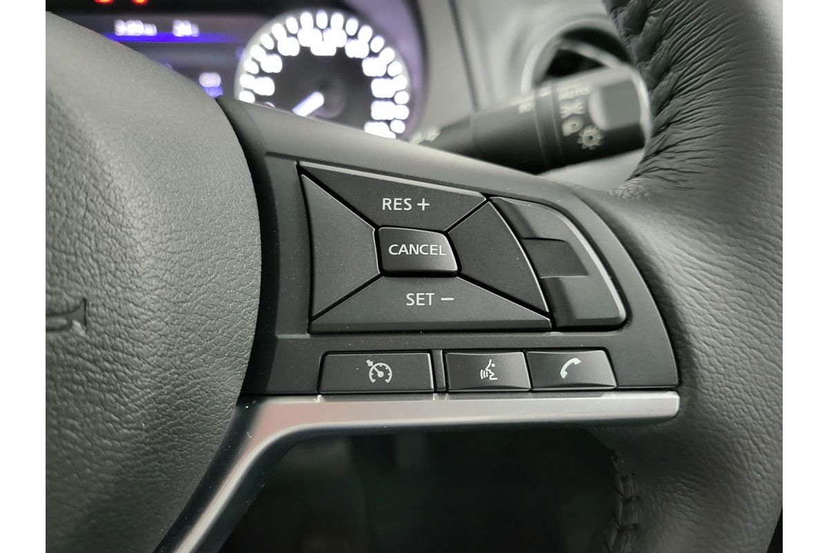 Nissan NAVARA 4X4 2.3 DSL AUTO DC ST-X LS