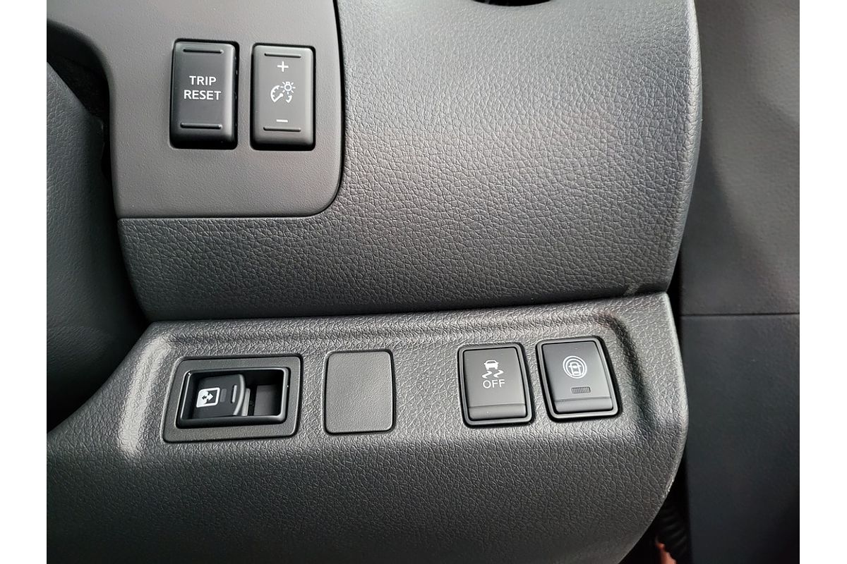 Nissan NAVARA 4X4 2.3 DSL AUTO DC ST-X LS
