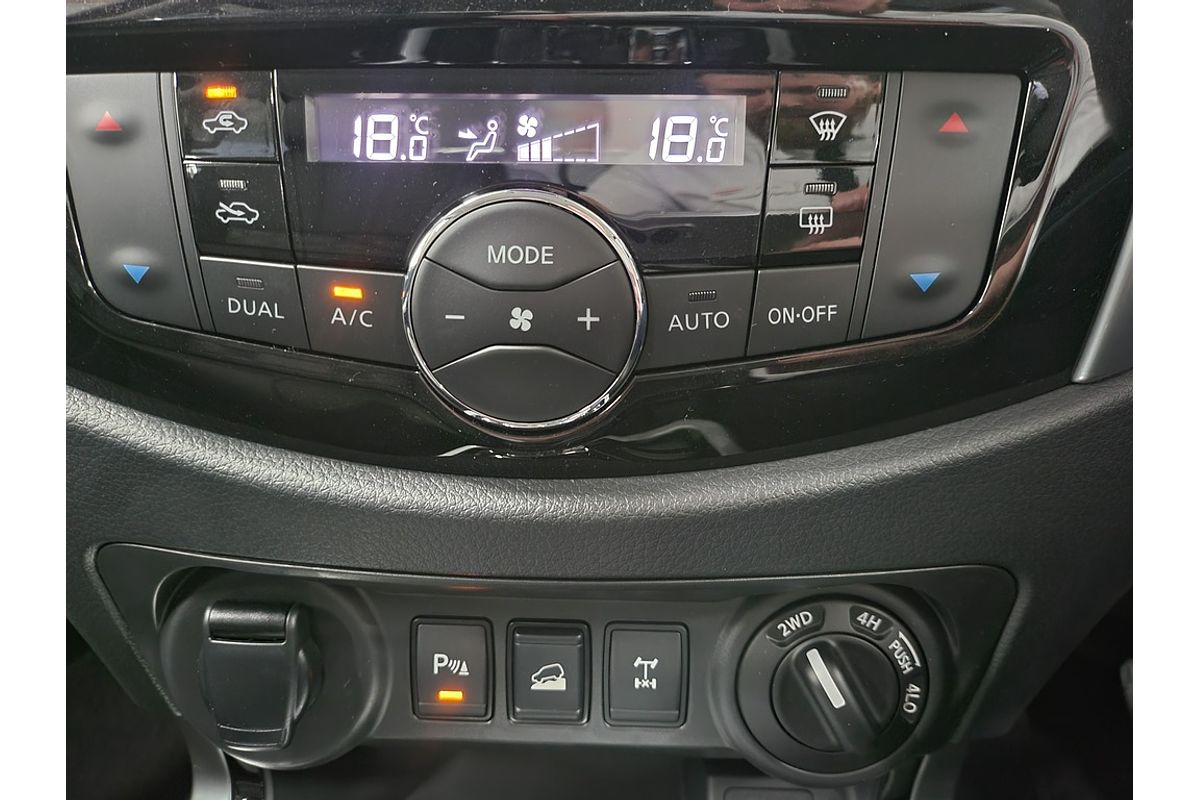 Nissan NAVARA 4X4 2.3 DSL AUTO DC ST-X LS