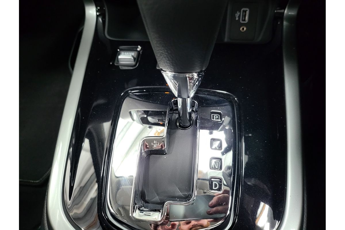 Nissan NAVARA 4X4 2.3 DSL AUTO DC ST-X LS