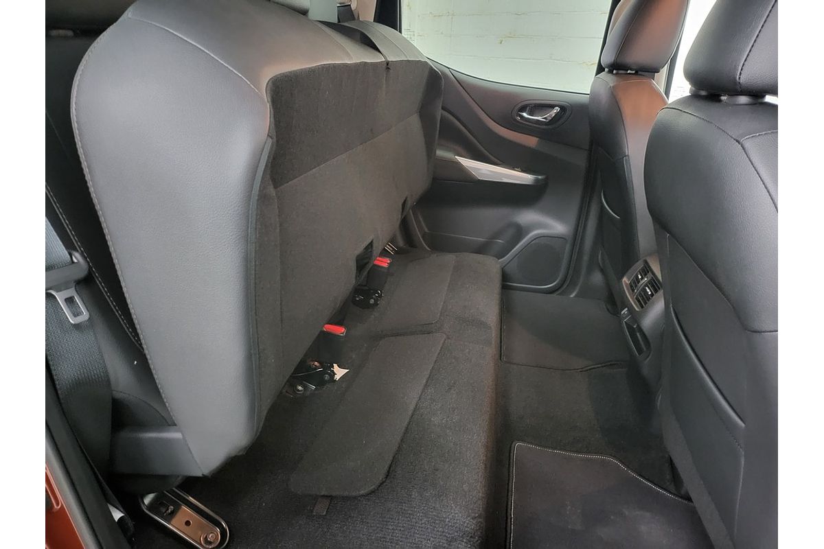 Nissan NAVARA 4X4 2.3 DSL AUTO DC ST-X LS