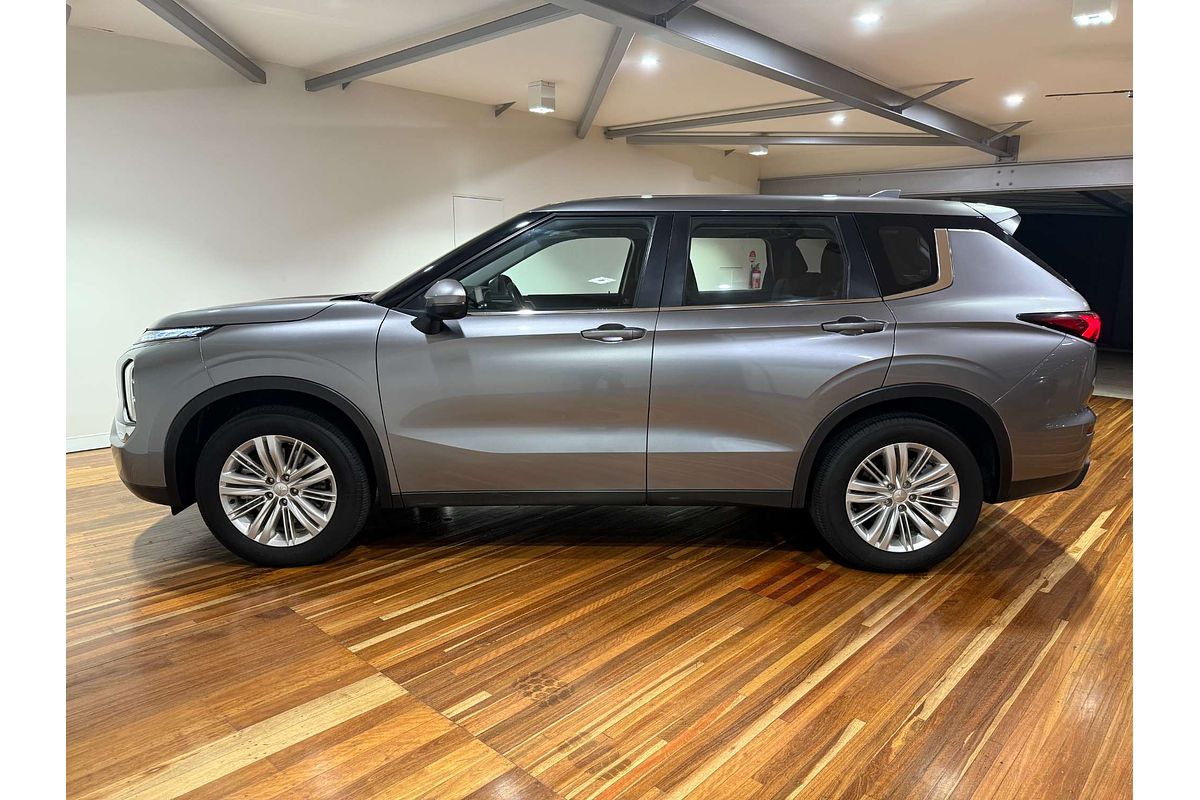 2023 Mitsubishi Outlander ES ZM