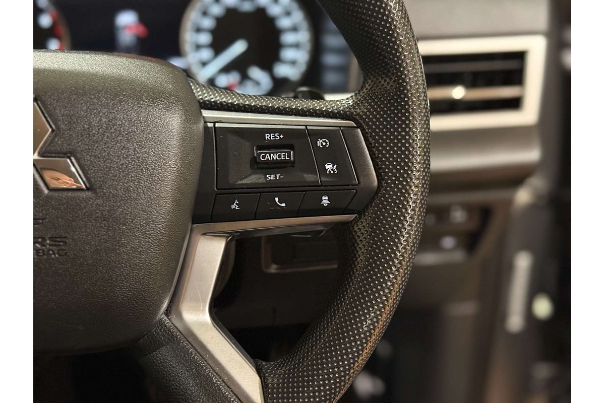 2023 Mitsubishi Outlander ES ZM