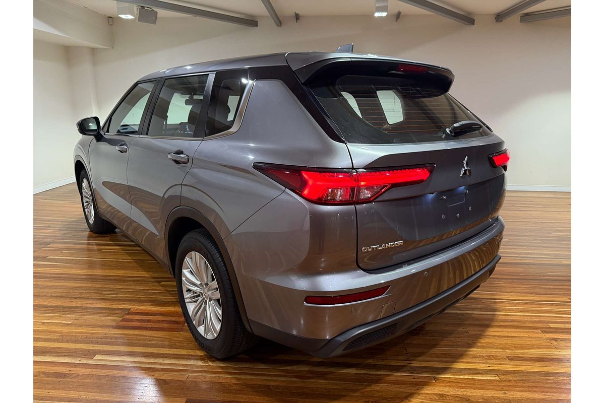 2023 Mitsubishi Outlander ES ZM