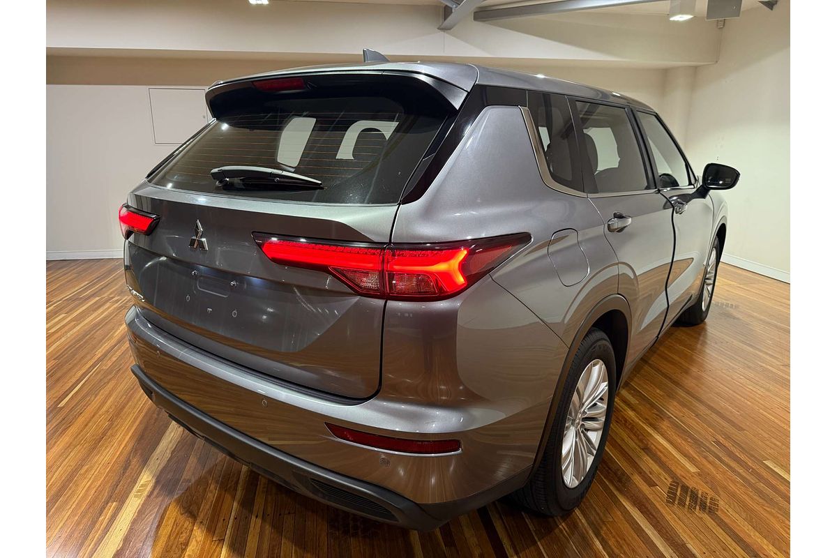 2023 Mitsubishi Outlander ES ZM