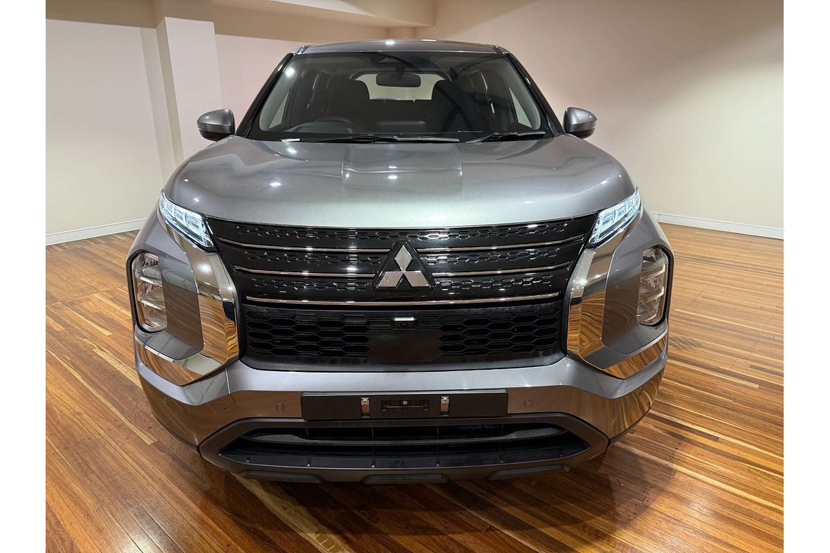 2023 Mitsubishi Outlander ES ZM