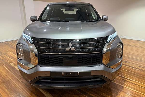 2023 Mitsubishi Outlander ES ZM