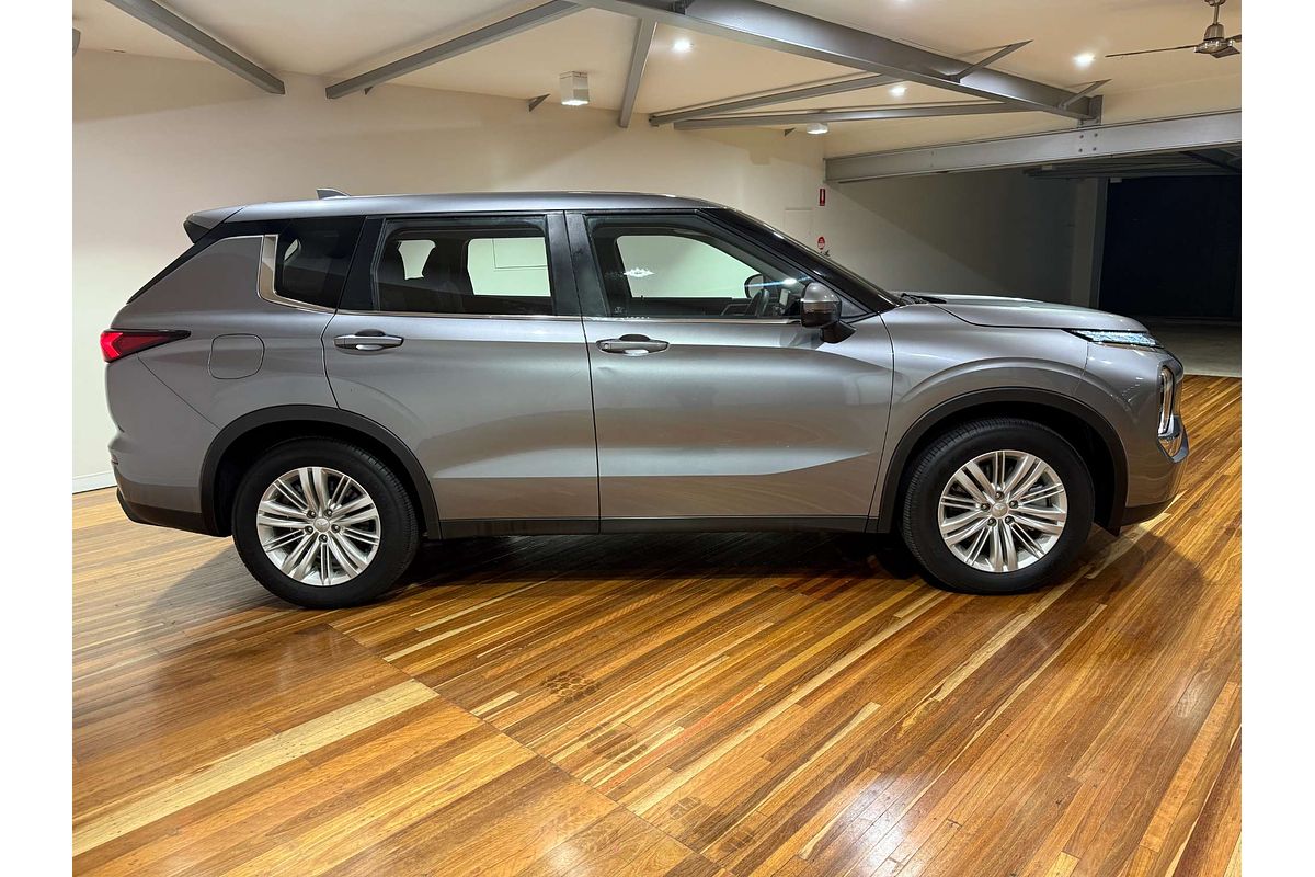 2023 Mitsubishi Outlander ES ZM