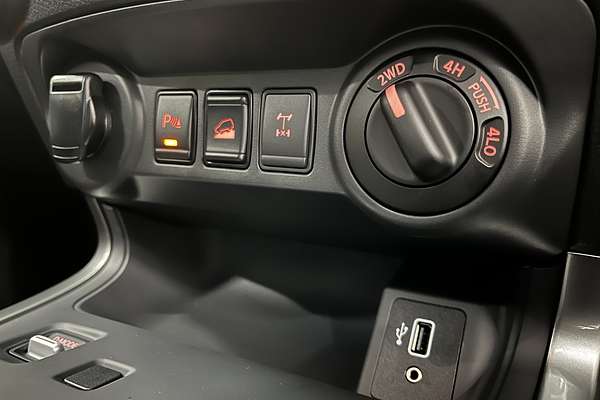 2024 Nissan Navara ST D23 4X4