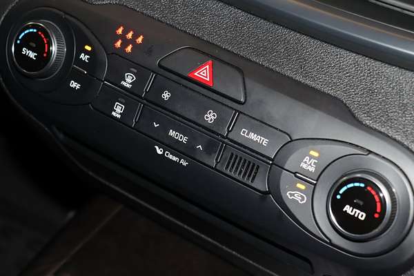 2017 Kia Sorento SLi UM