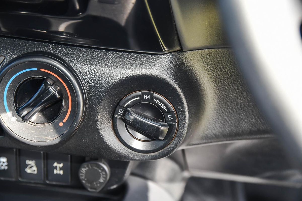 2020 Toyota Hilux SR GUN126R 4X4
