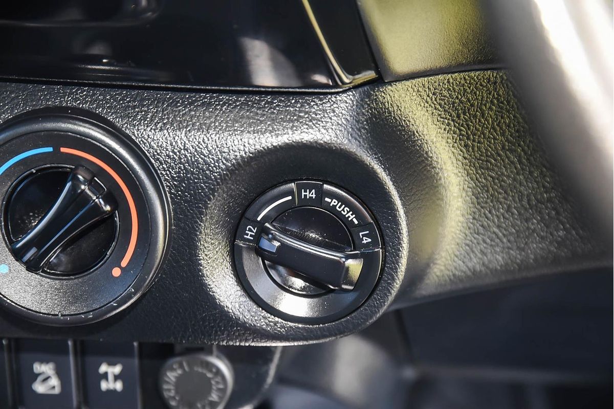 2019 Toyota Hilux SR GUN126R 4X4