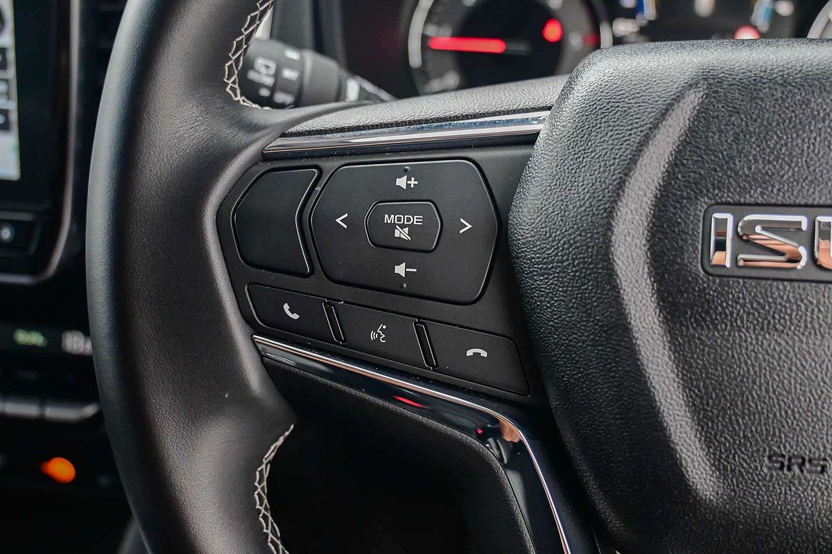 2023 Isuzu MU-X LS-T