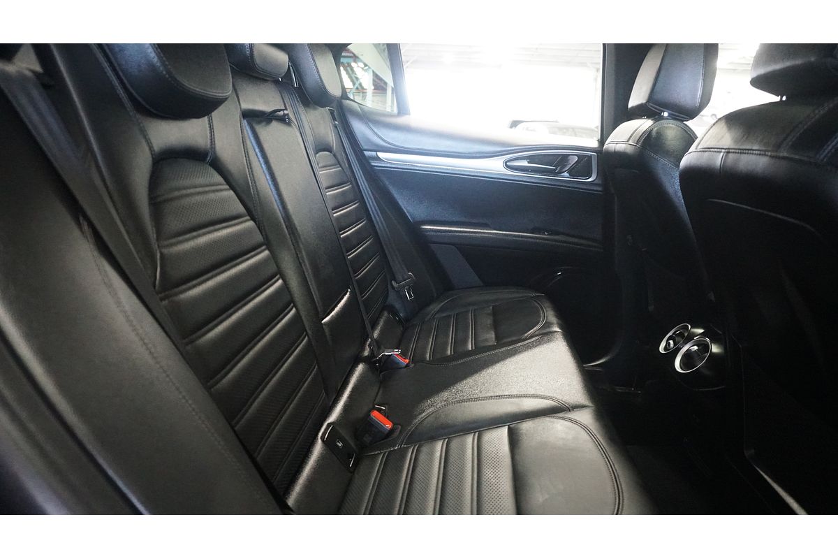 2023 Alfa Romeo Stelvio Veloce Series 4