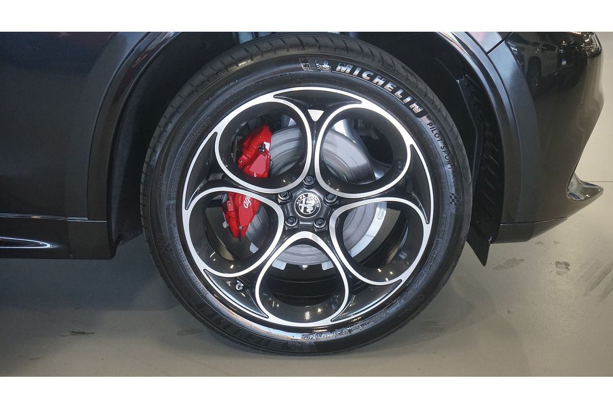 2023 Alfa Romeo Stelvio Veloce Series 4