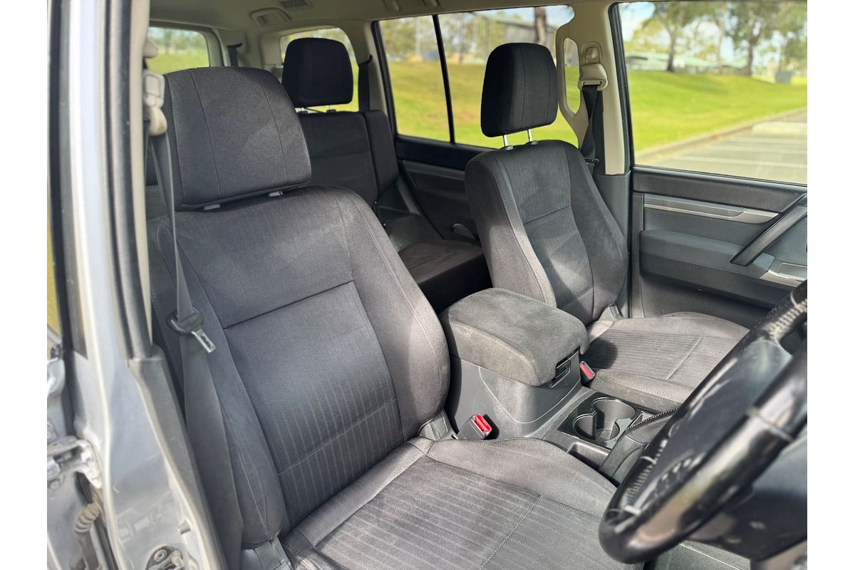 2014 Mitsubishi Pajero GLX NX