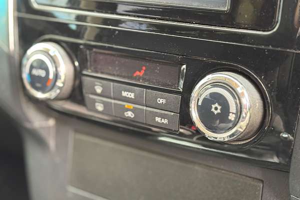 2014 Mitsubishi Pajero GLX NX