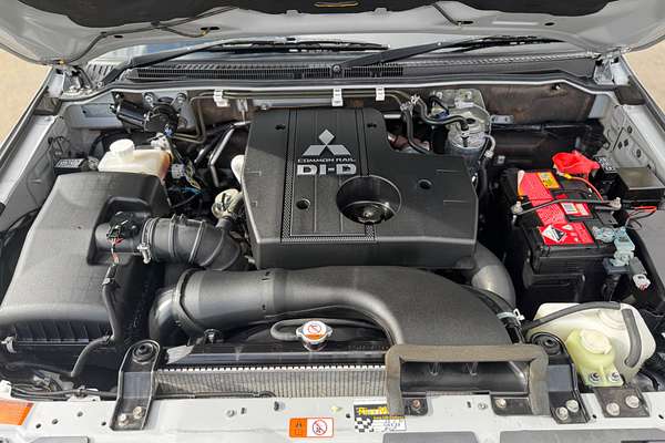 2014 Mitsubishi Pajero GLX NX