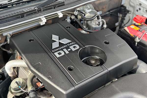 2014 Mitsubishi Pajero GLX NX