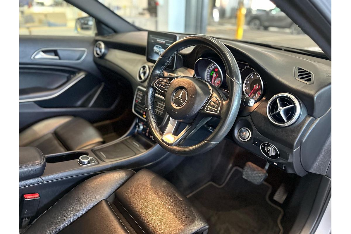 2017 Mercedes-Benz GLA-Class GLA180 X156