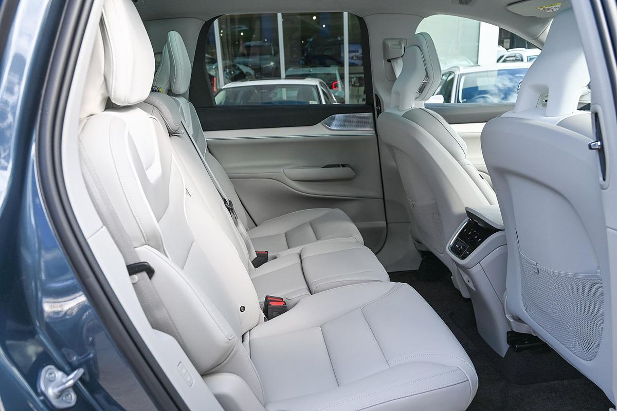 2025 Volvo EX90 Plus Twin Motor
