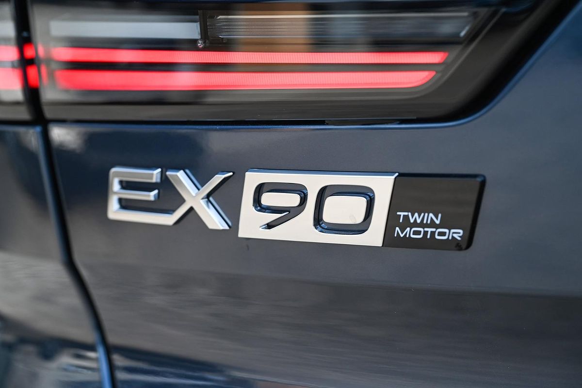 2025 Volvo EX90 Plus Twin Motor