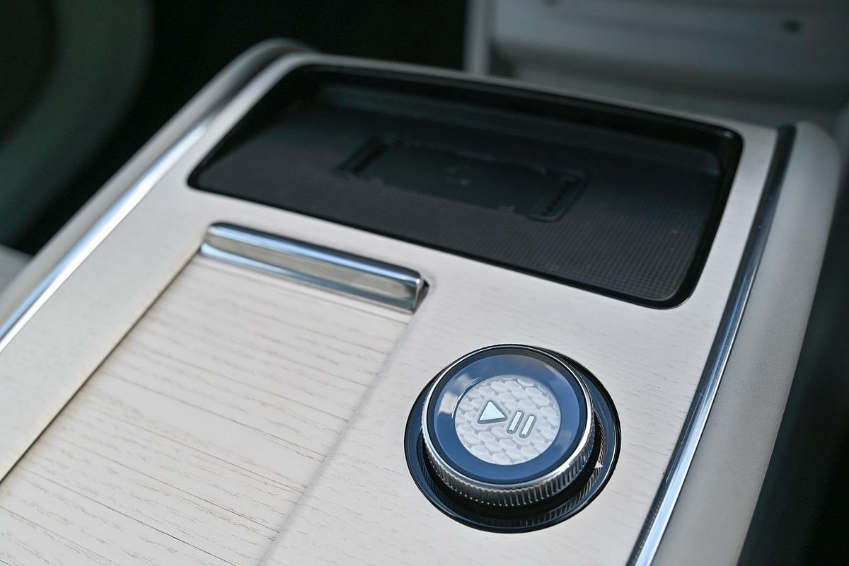 2025 Volvo EX90 Plus Twin Motor