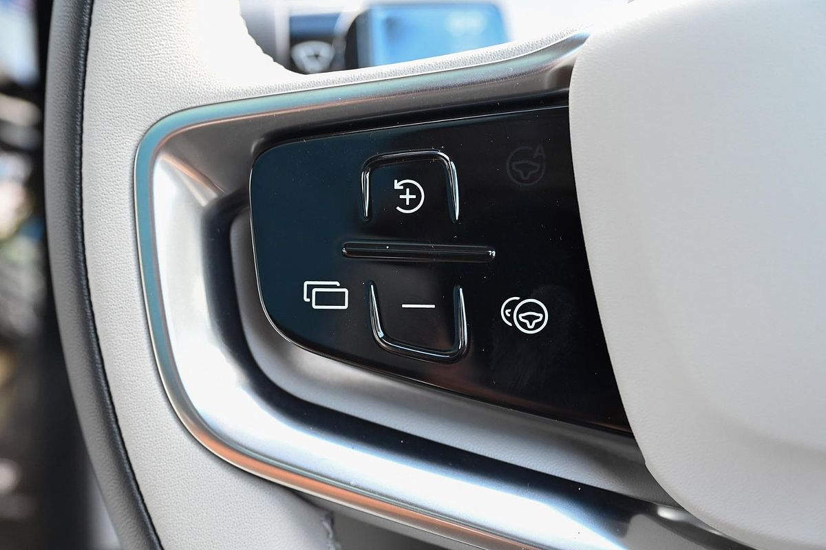 2025 Volvo EX90 Plus Twin Motor