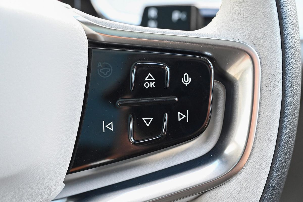 2025 Volvo EX90 Plus Twin Motor