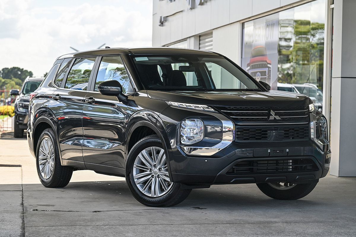 2024 Mitsubishi Outlander LS ZM