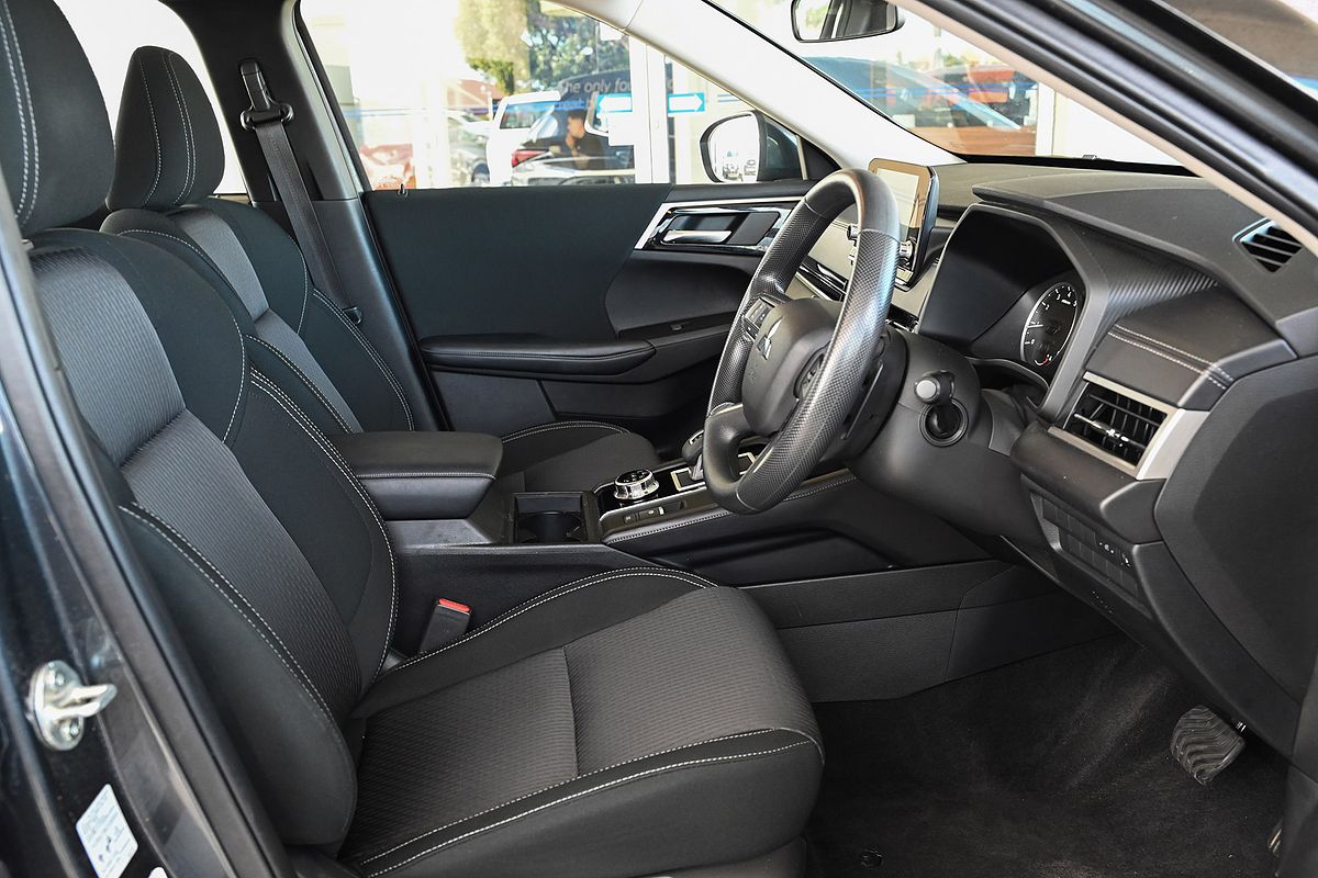 2024 Mitsubishi Outlander LS ZM