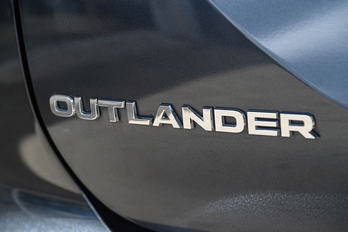 2024 Mitsubishi Outlander LS ZM