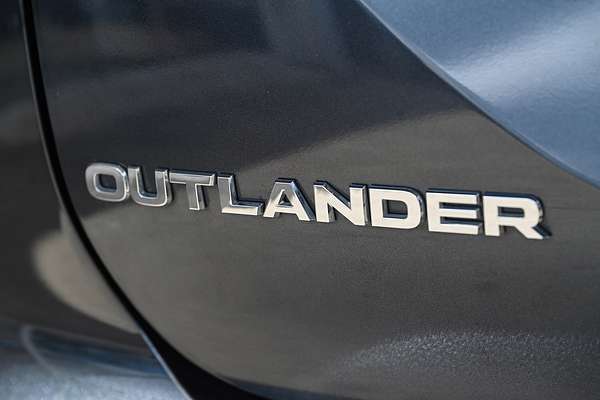 2024 Mitsubishi Outlander LS ZM