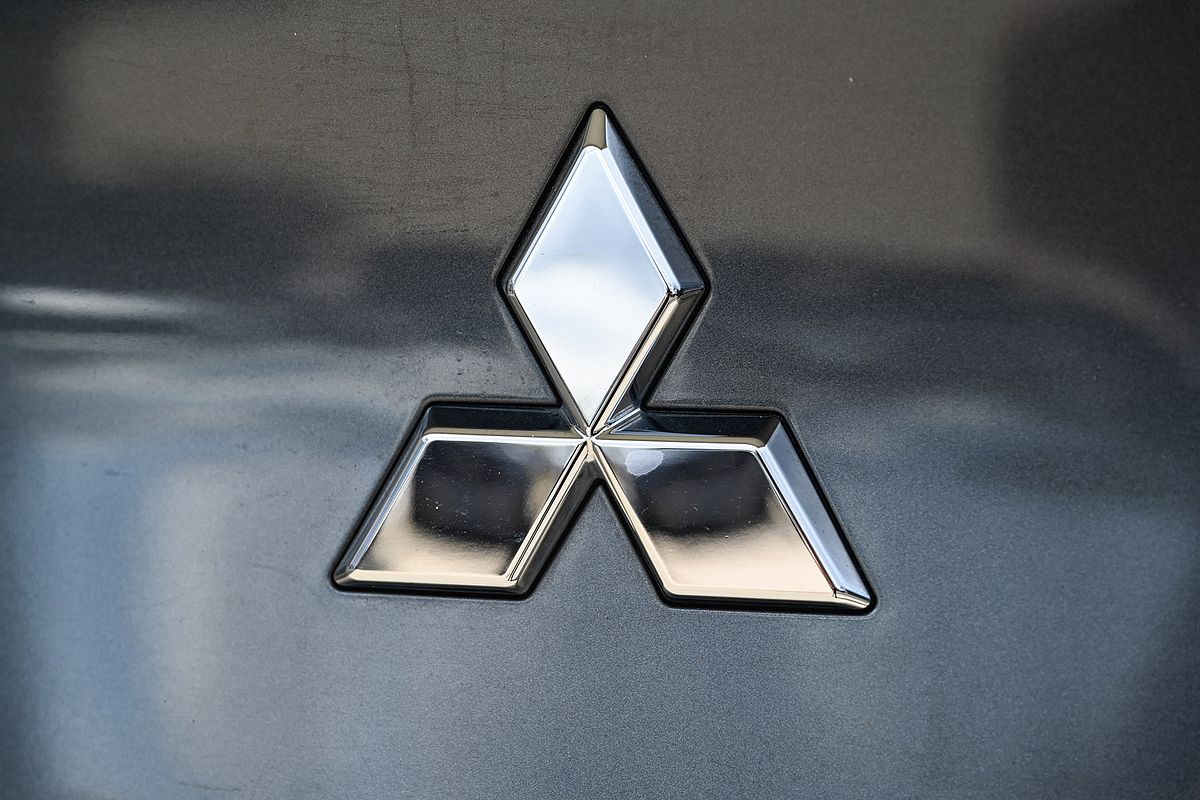 2024 Mitsubishi Outlander LS ZM