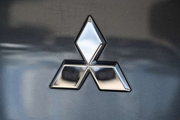 2024 Mitsubishi Outlander LS ZM