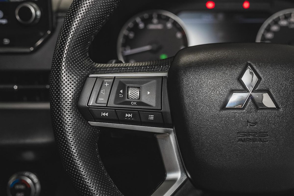 2022 Mitsubishi Outlander LS ZM