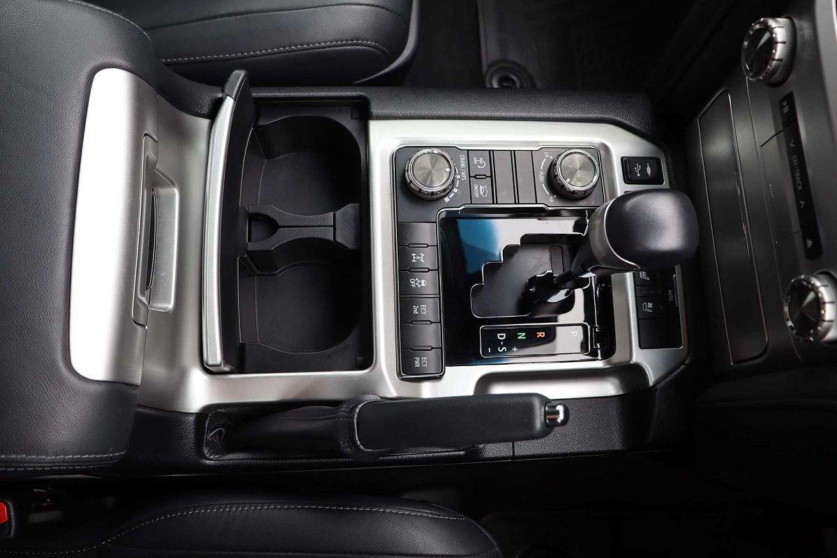 2020 Toyota Landcruiser Sahara VDJ200R