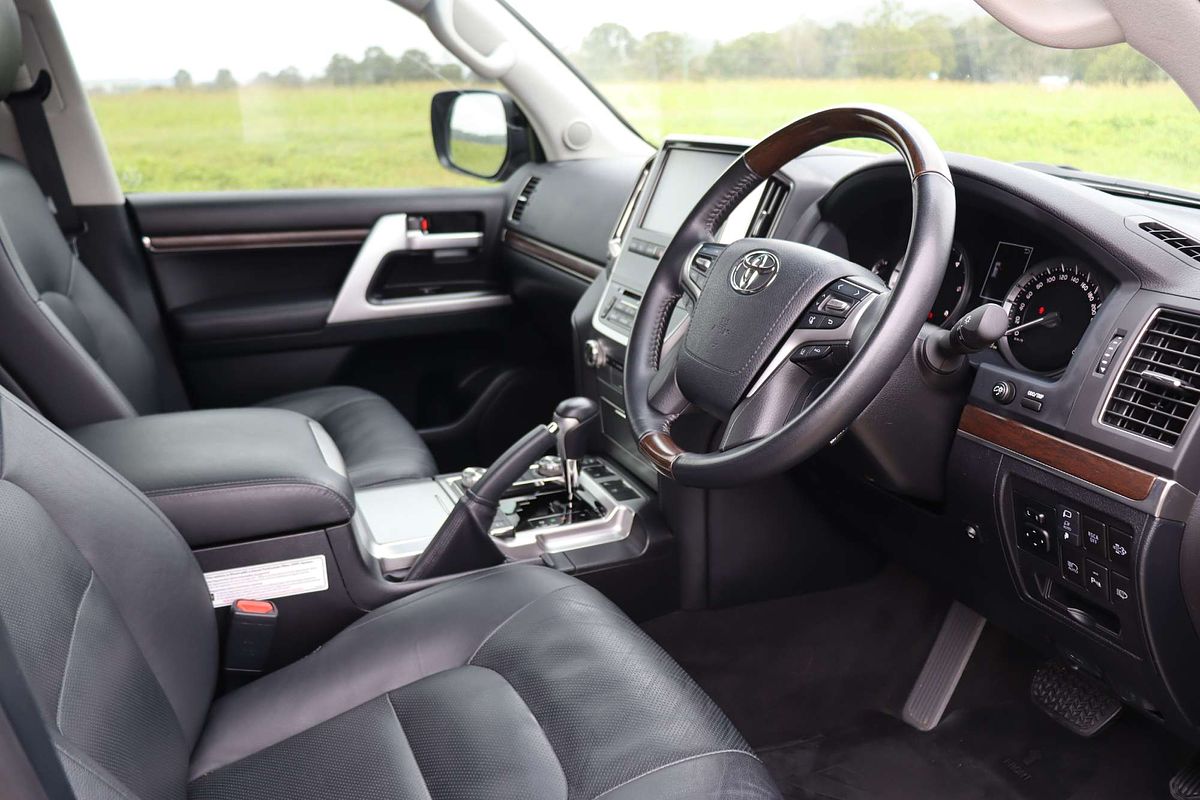 2020 Toyota Landcruiser Sahara VDJ200R