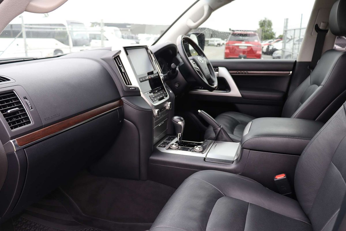 2020 Toyota Landcruiser Sahara VDJ200R