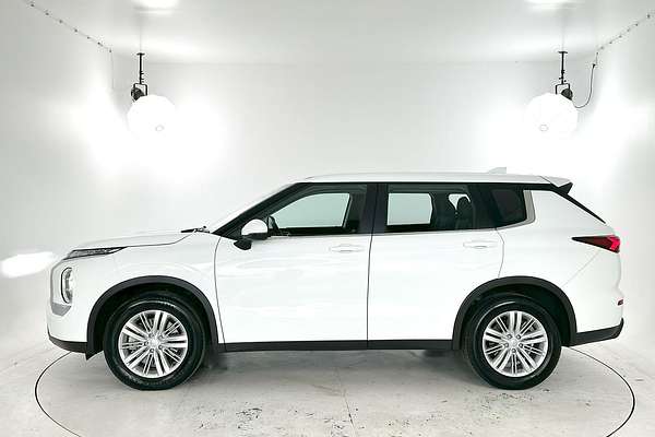 2024 Mitsubishi Outlander ES ZM