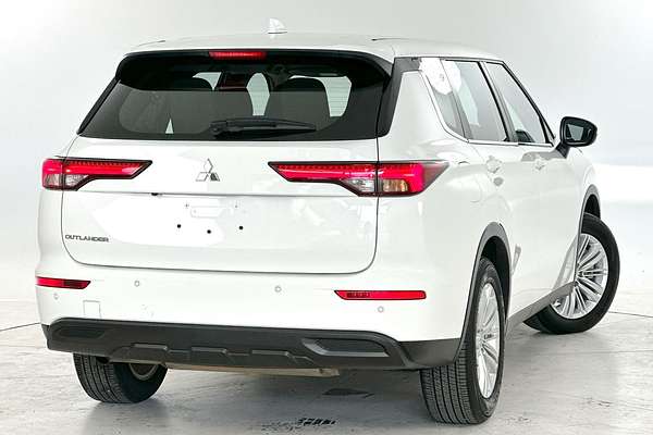 2024 Mitsubishi Outlander ES ZM