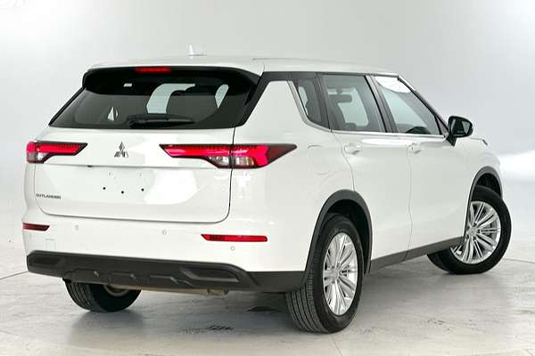 2024 Mitsubishi Outlander ES ZM