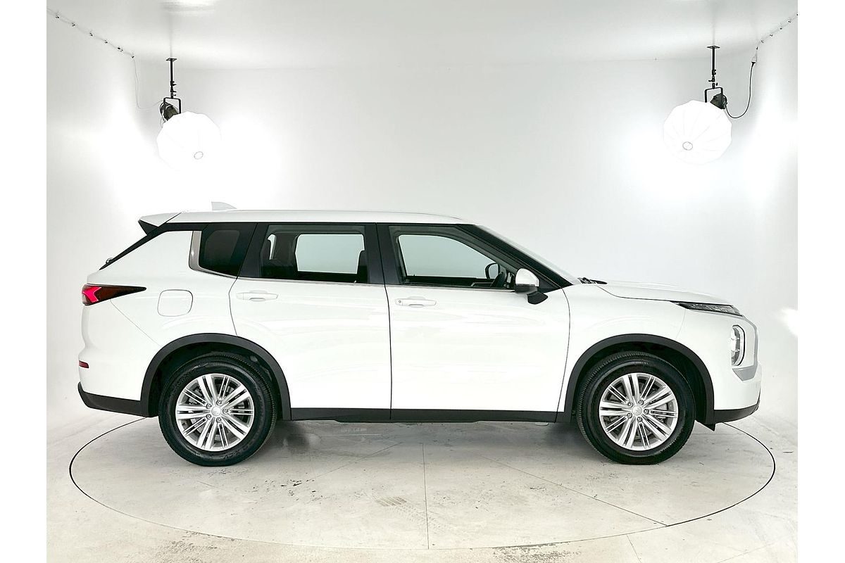 2024 Mitsubishi Outlander ES ZM