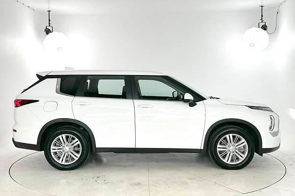 2024 Mitsubishi Outlander ES ZM