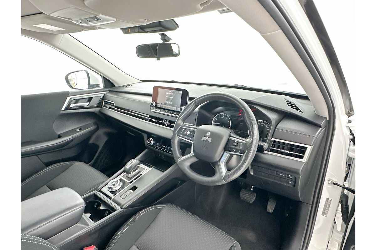 2024 Mitsubishi Outlander ES ZM