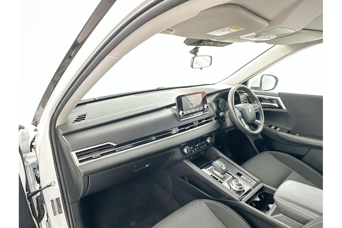 2024 Mitsubishi Outlander ES ZM