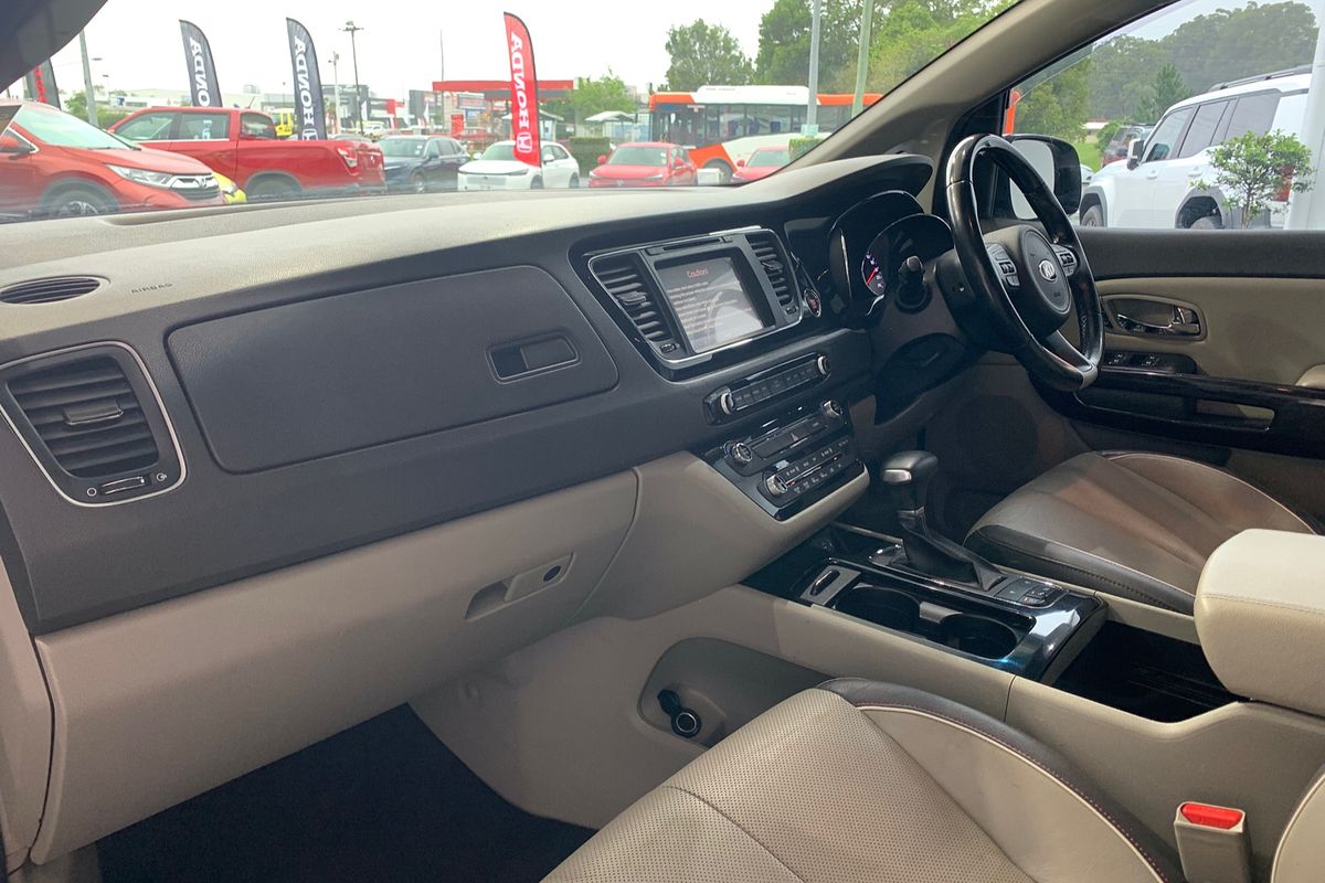 2017 Kia Carnival Platinum YP