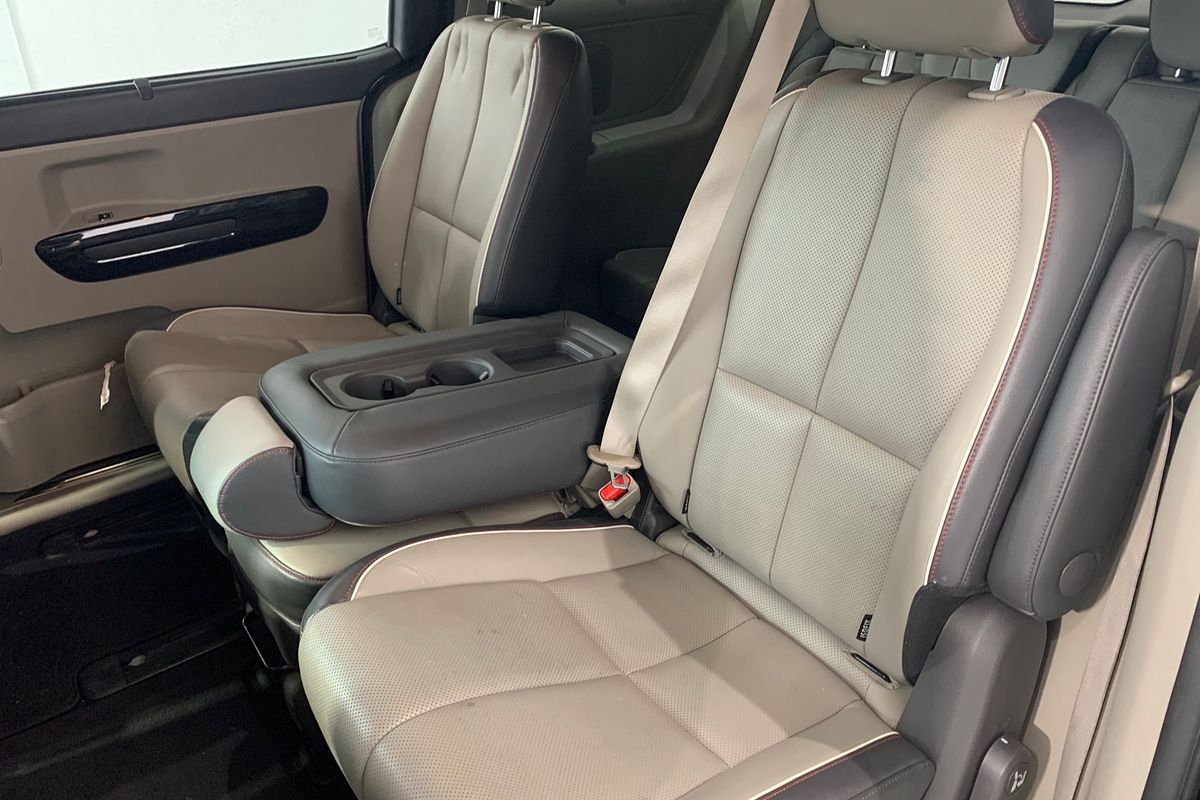 2017 Kia Carnival Platinum YP